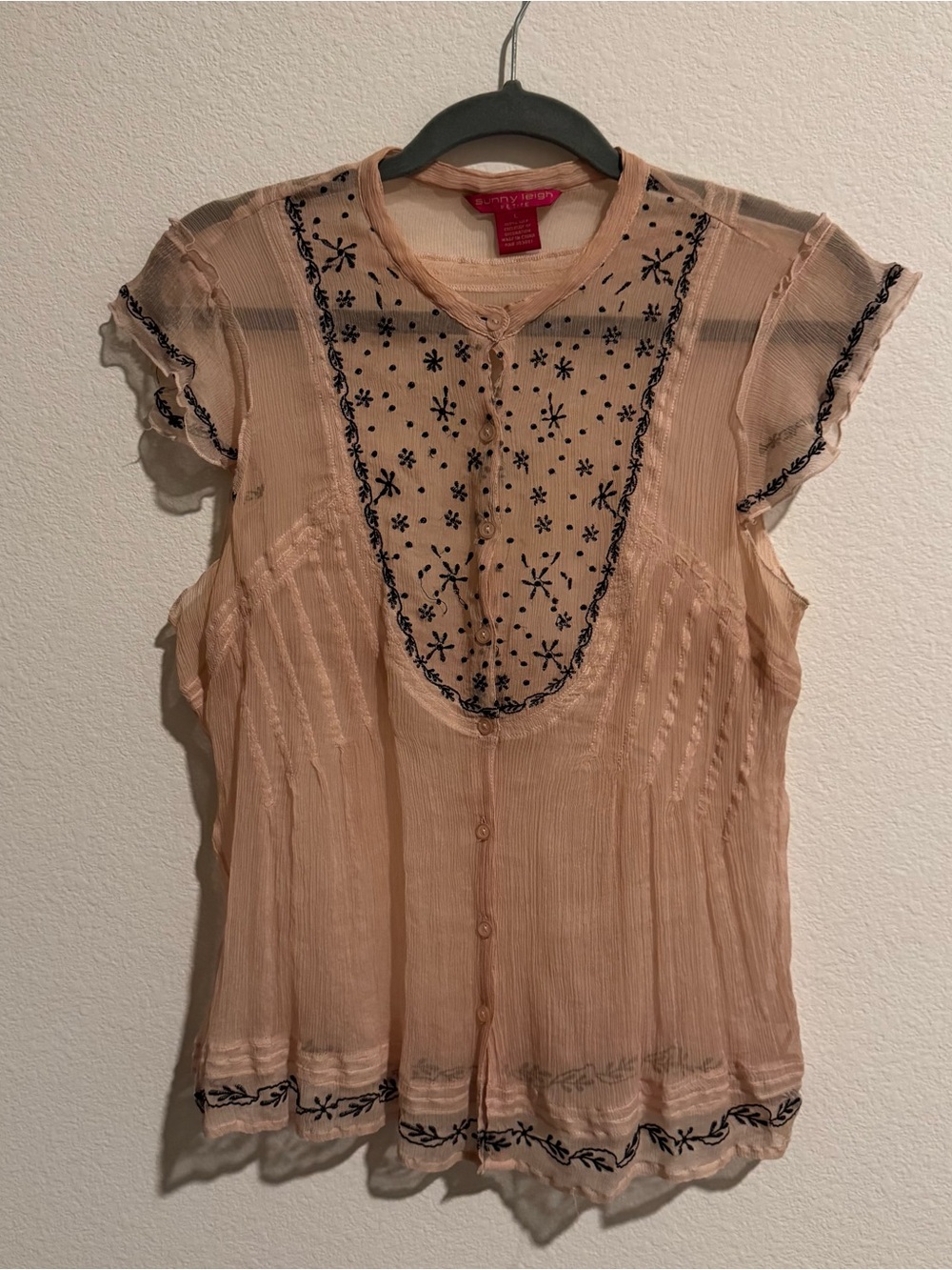 Vintage Sunny Leigh 100% Silk baby Pink Short-Sleeve Embroidered Blouse